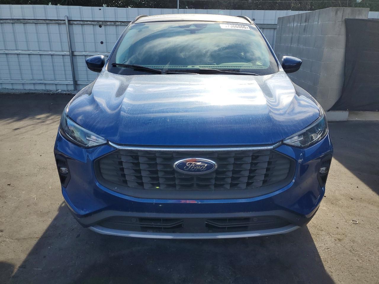 2023 Ford Escape - Image 5