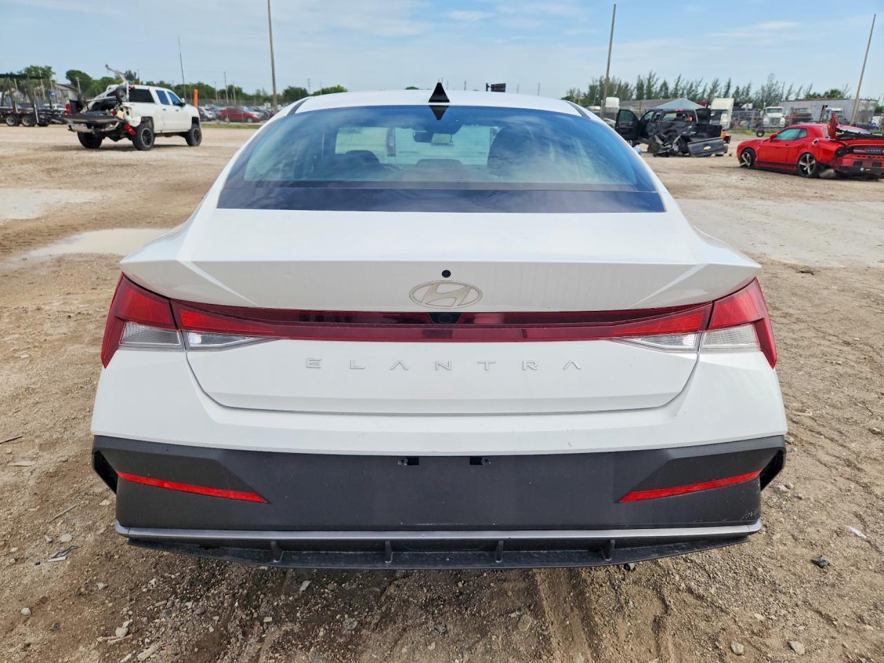 2024 Hyundai Elantra Sel - Фото 6