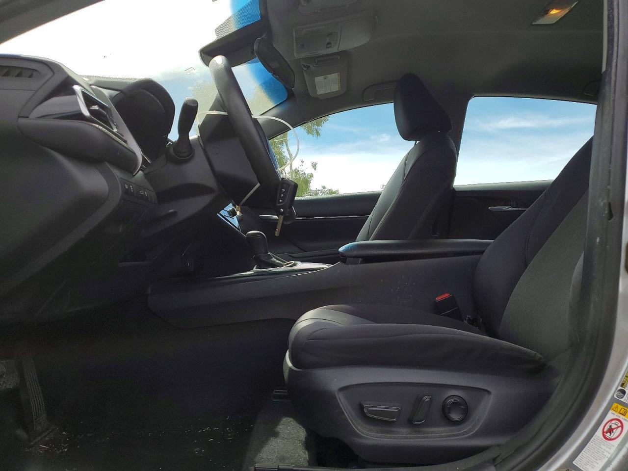 2018 Toyota Camry Le - Image 7
