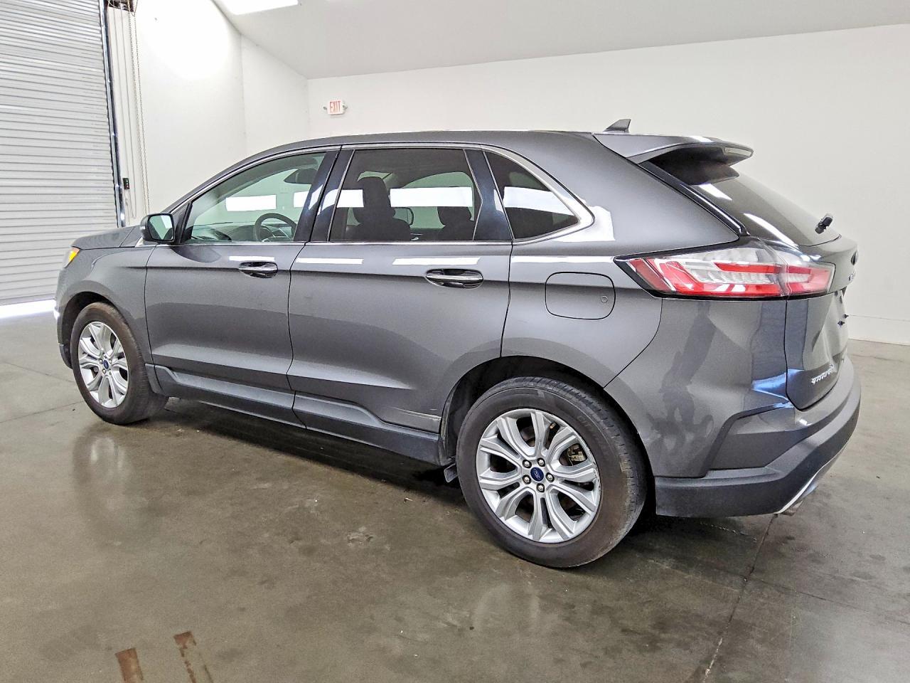2022 Ford Edge Titanium - Фото 2