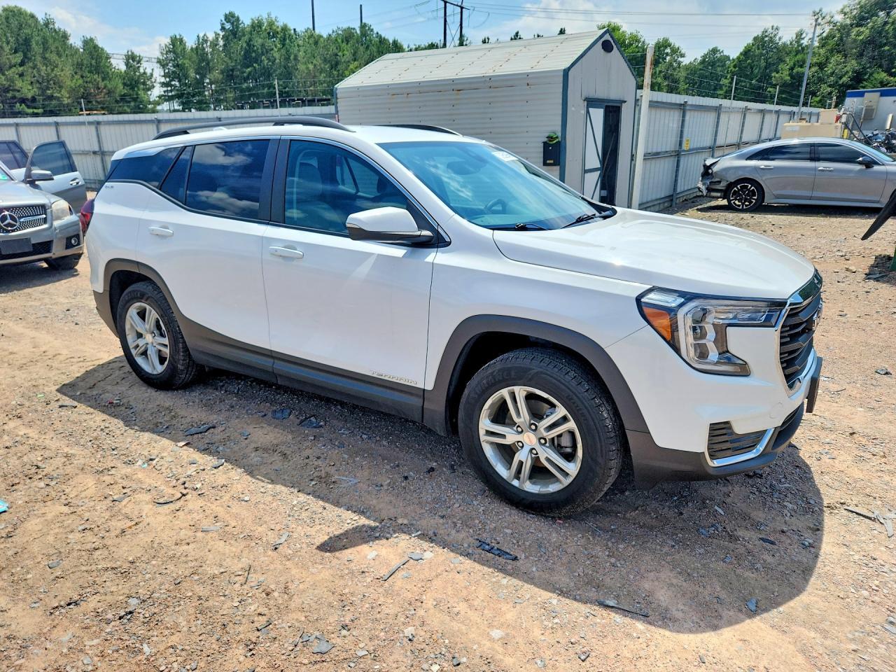 2023 GMC Terrain Sle - Image 4