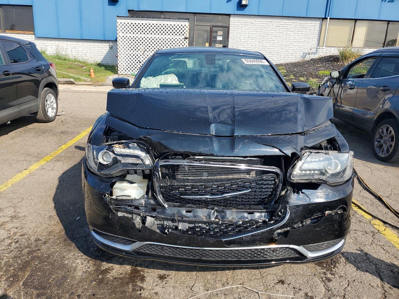 2016 Chrysler 300 S - Image 5