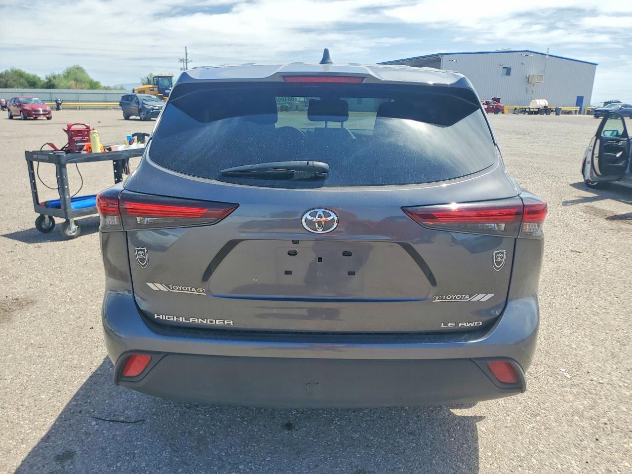 2025 Toyota Highlander Le - Фото 6