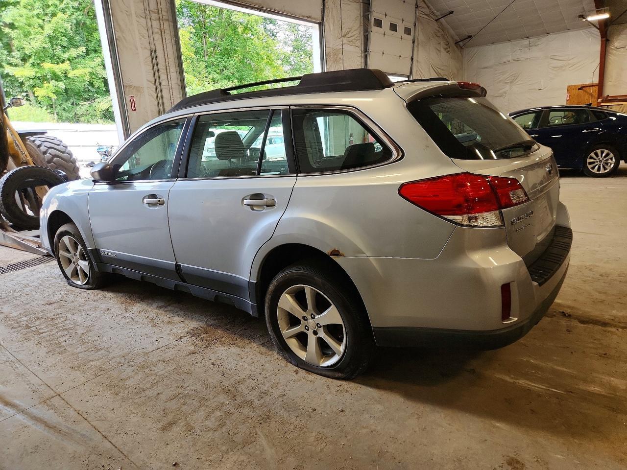 2014 Subaru Outback 2.5I - Фото 2