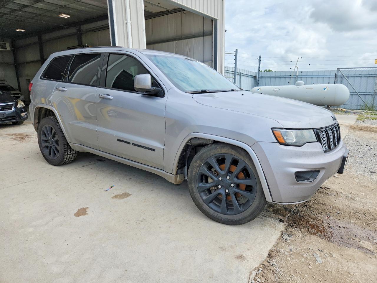 2017 Jeep Grand Cherokee Laredo - Фото 4
