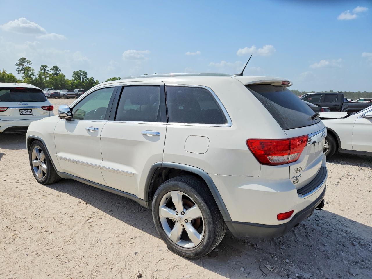 2012 Jeep Grand Cherokee Overland - Image 2