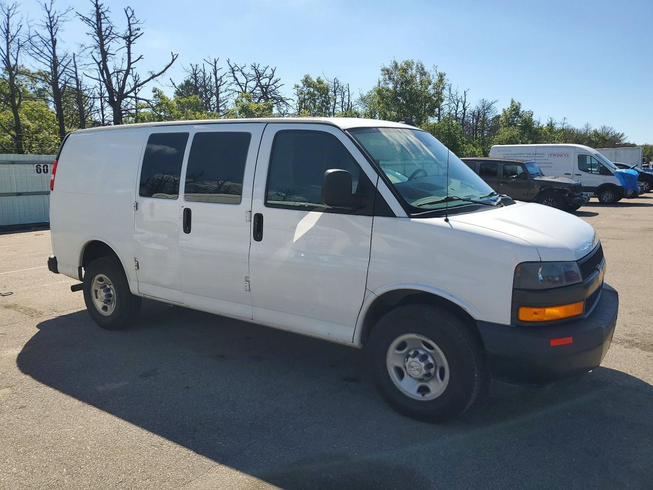2019 Chevrolet Express G2500 Delivery Van - Image 4