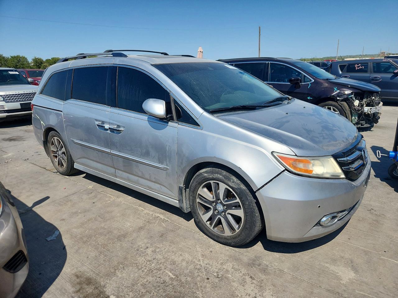2015 Honda Odyssey Touring - Image 4