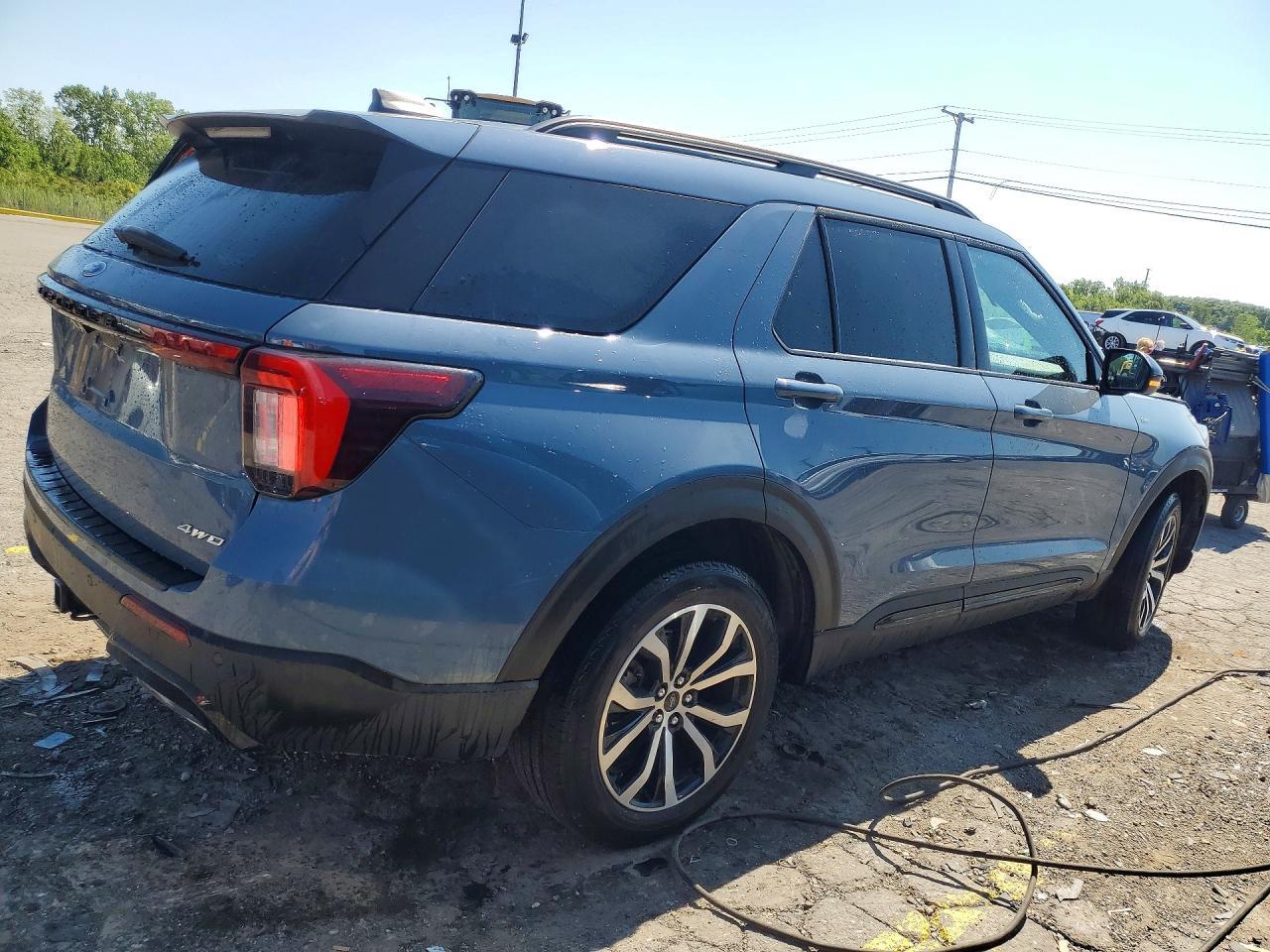 2025 Ford Explorer St-Line - Image 3