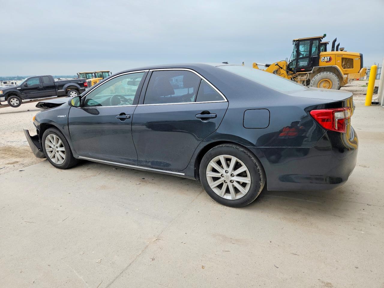 2014 Toyota Camry Hybrid Xle - Фото 2