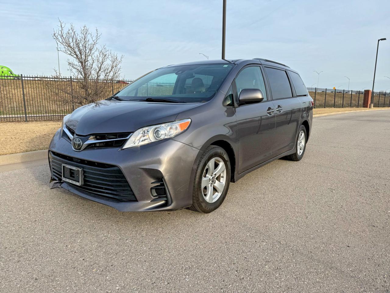 2018 Toyota Sienna Le - Фото 2
