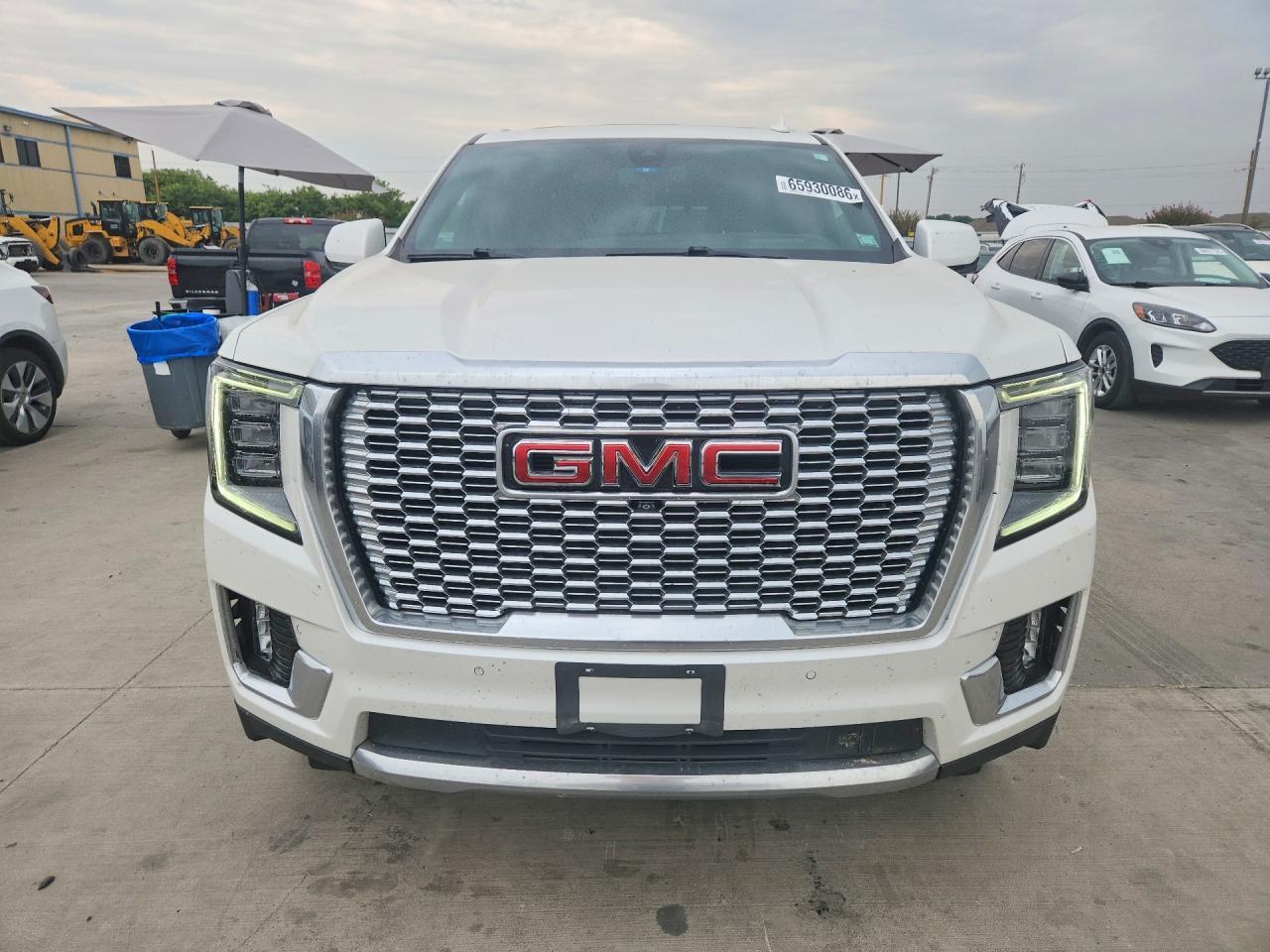 2022 GMC Yukon Denali - Image 5