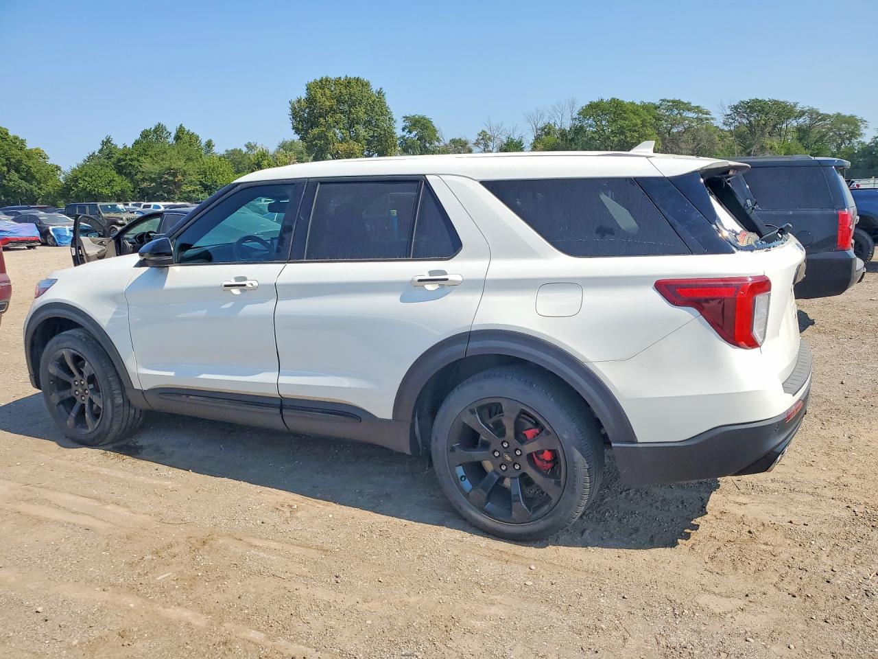 2022 Ford Explorer St - Image 2
