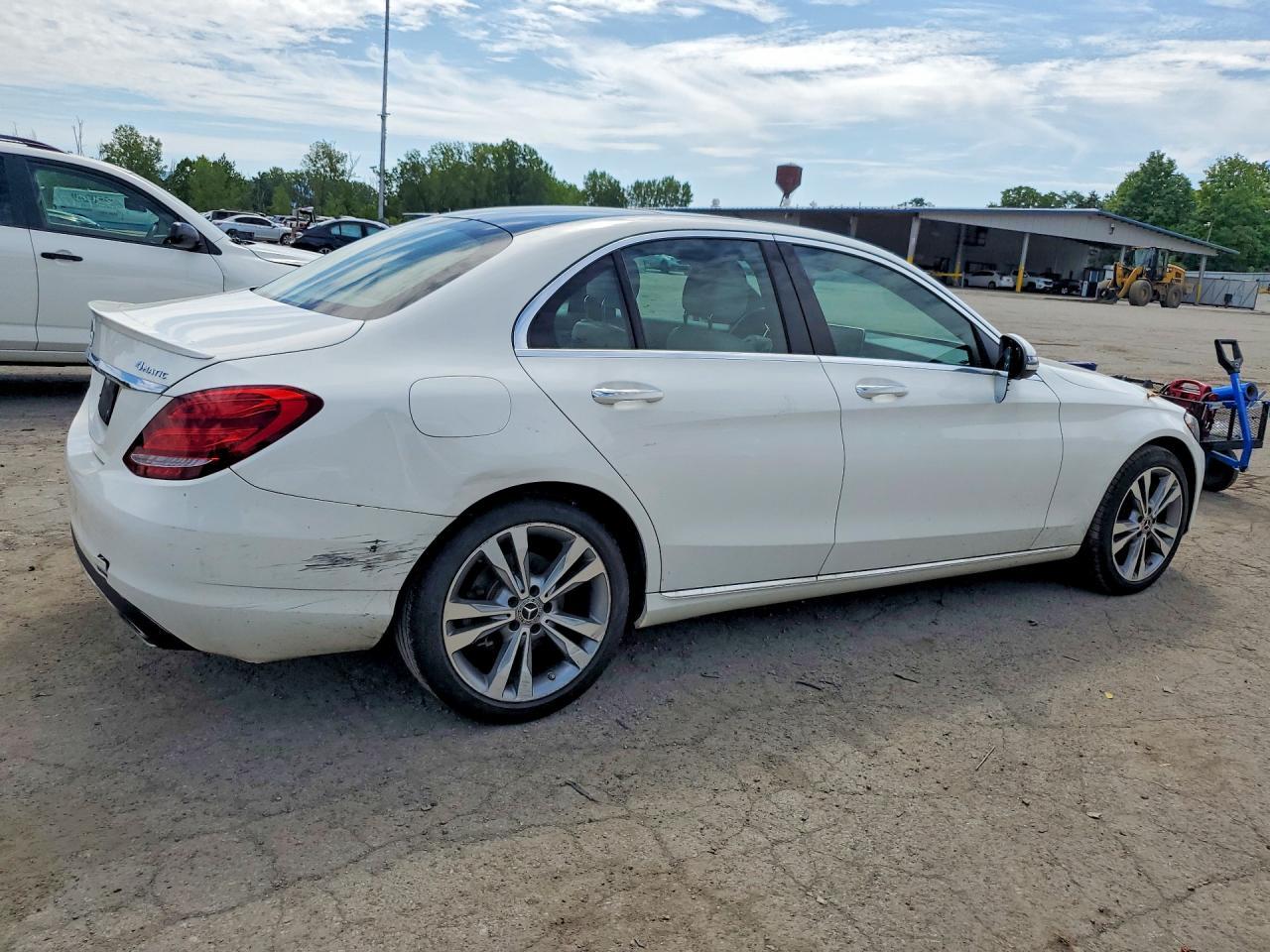 2018 Mercedes-Benz C 300 4Matic - Фото 3