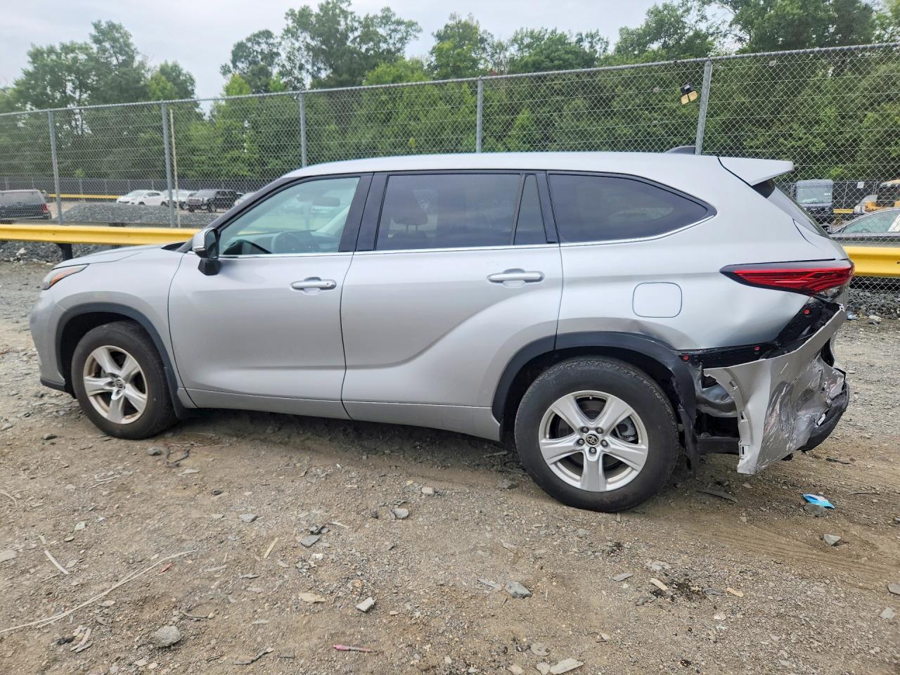 2022 Toyota Highlander Le - Фото 2