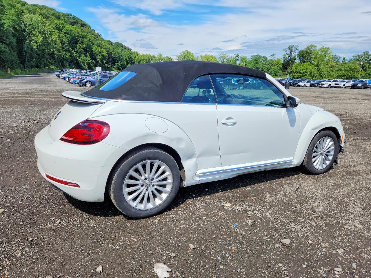 2019 Volkswagen Beetle S - Фото 3