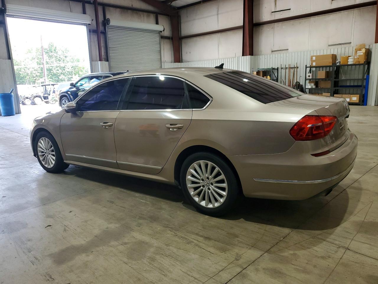 2016 Volkswagen Passat Se - Фото 2
