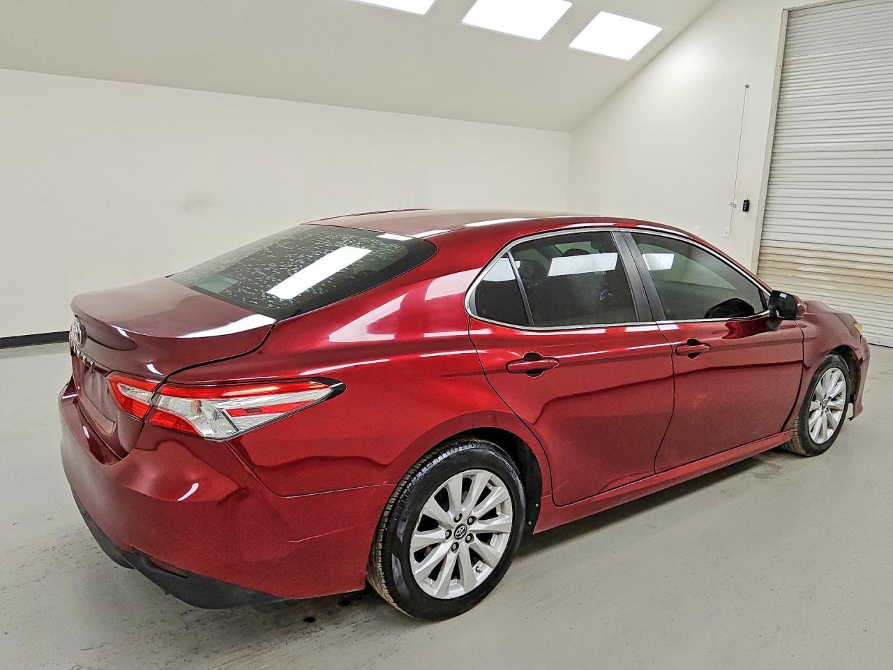2018 Toyota Camry Le - Фото 3