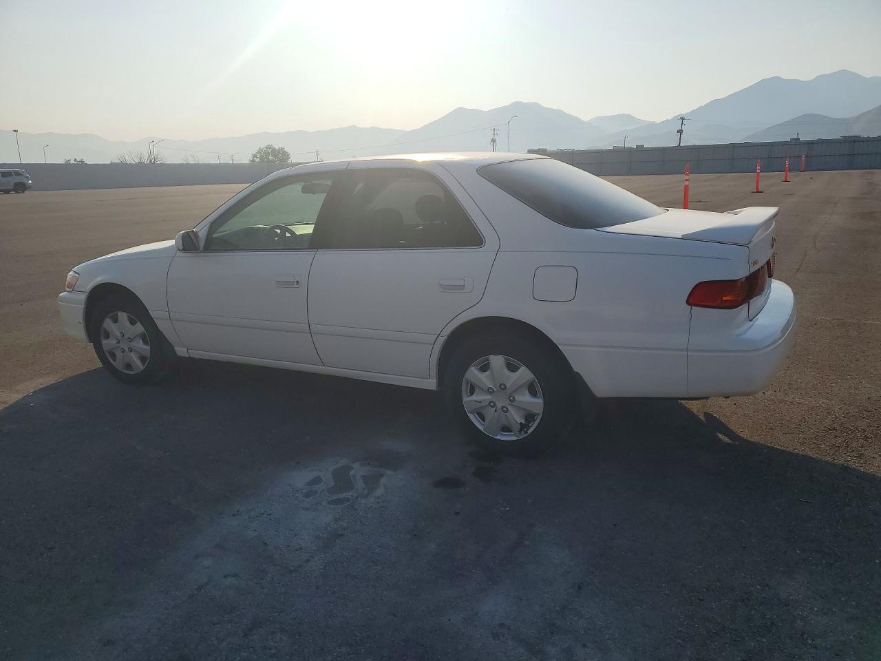 2000 Toyota Camry Le - Image 2