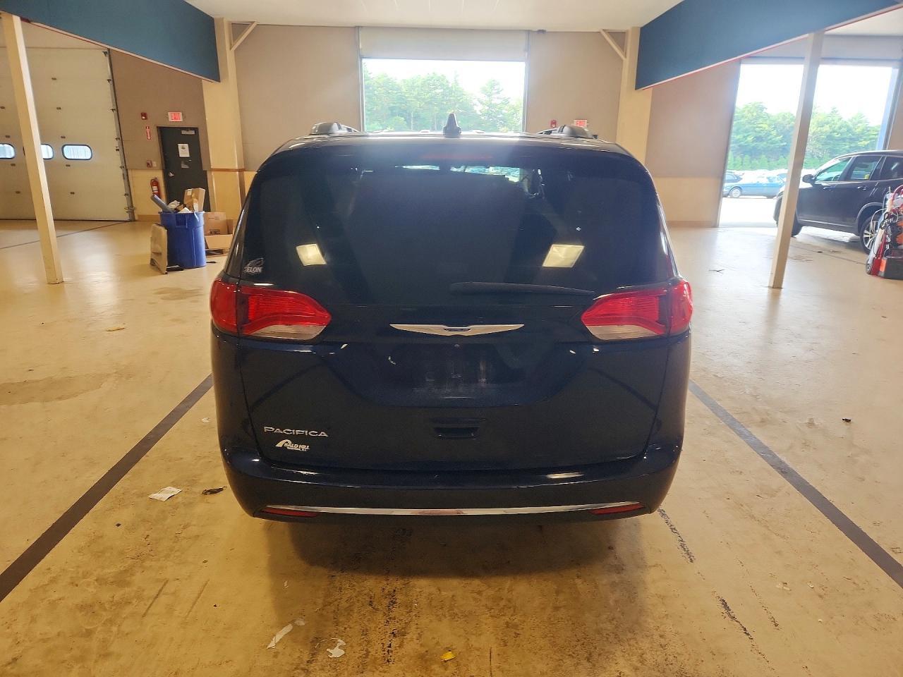 2018 Chrysler Pacifica Touring L - Фото 6