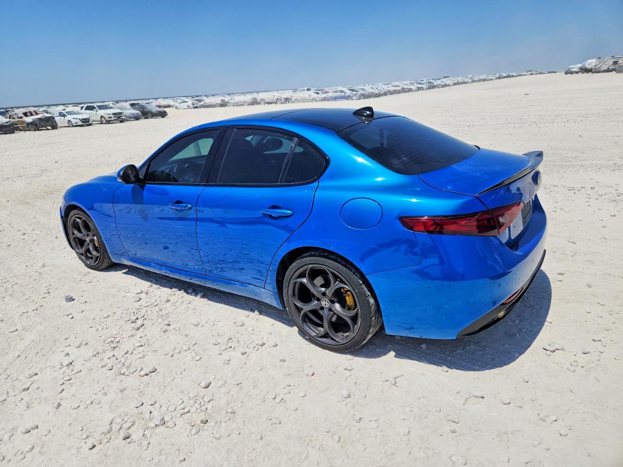2019 Alfa Romeo Giulia Ti - Фото 2