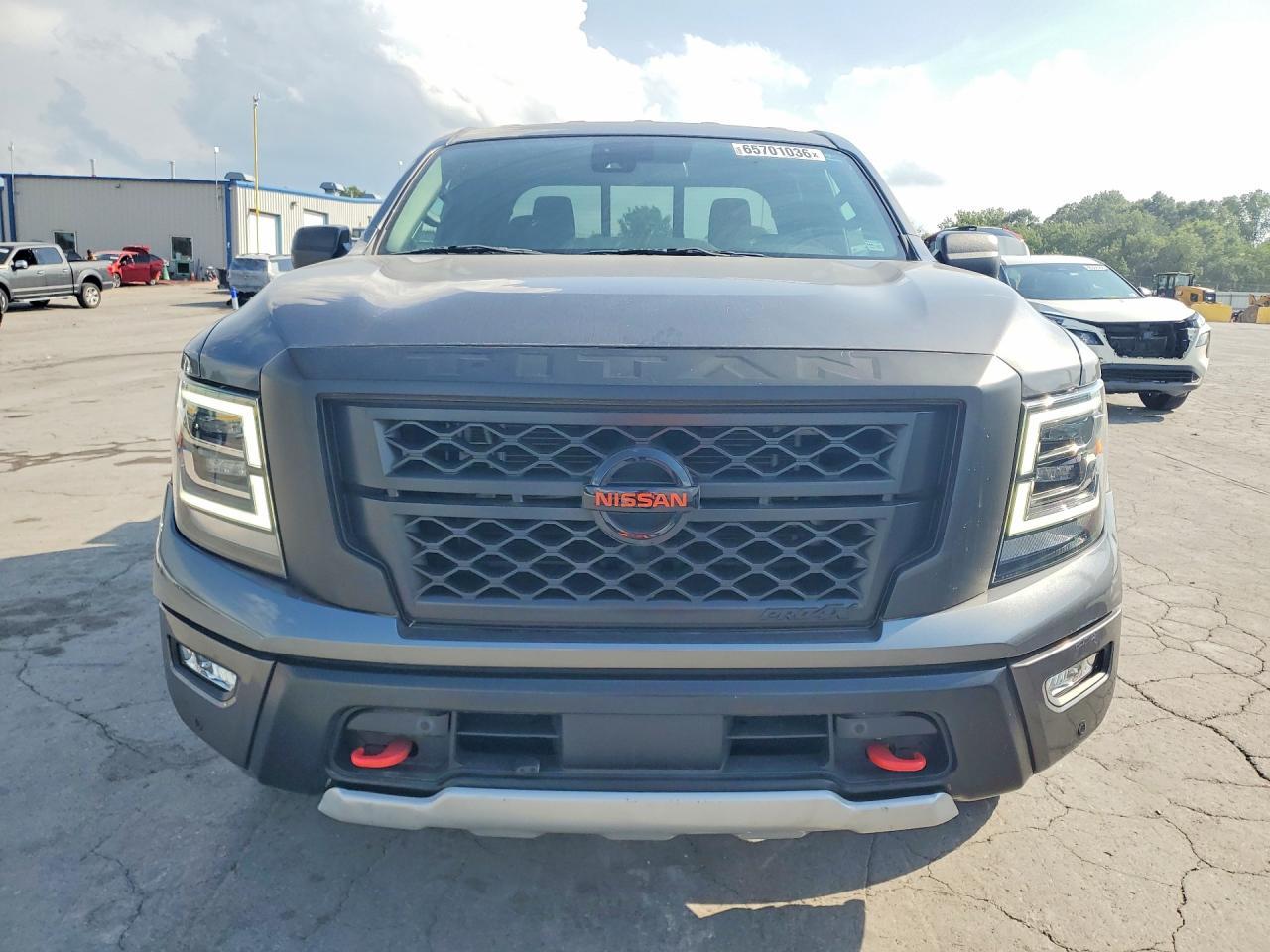 2022 Nissan Titan Pro-4X - Image 5