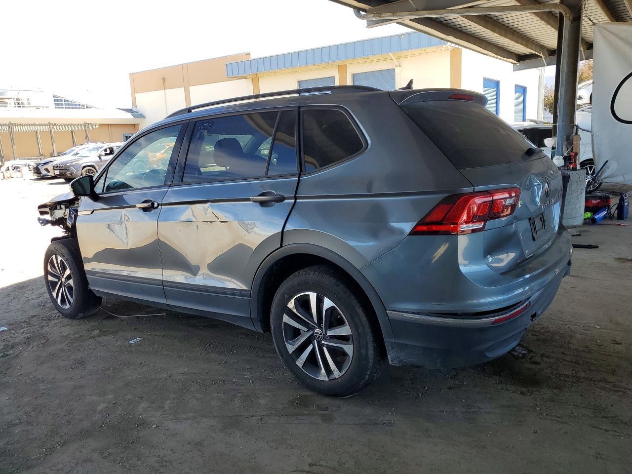 2022 Volkswagen Tiguan S - Фото 2