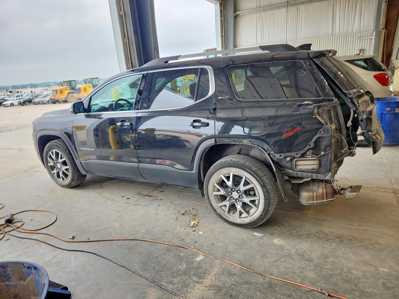 2023 GMC Acadia Slt - Фото 2