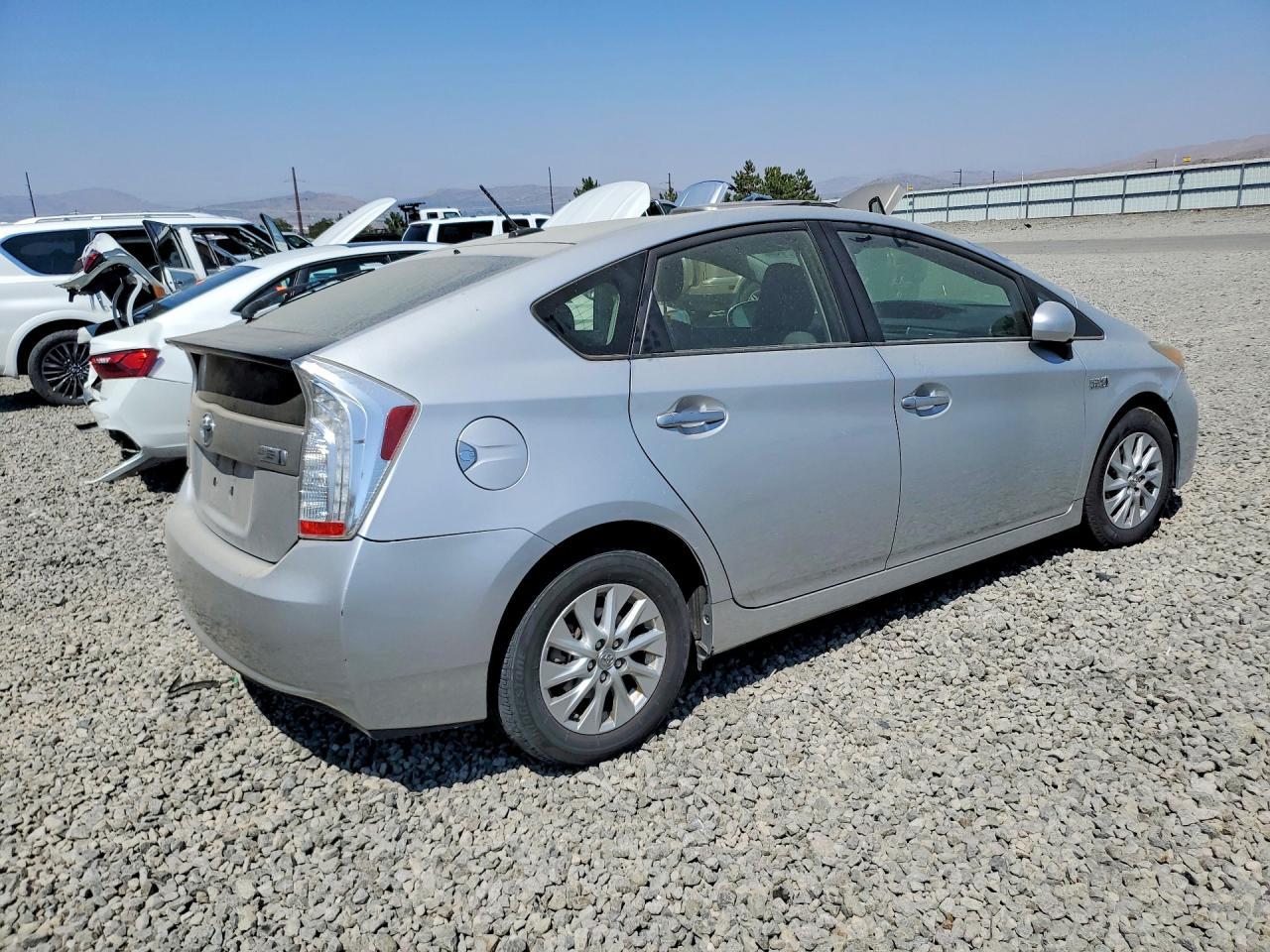 2013 Toyota Prius Plug-In Hybrid Base - Image 3