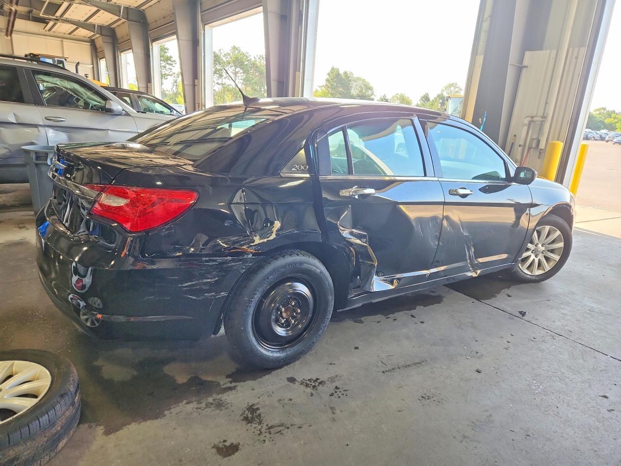 2014 Chrysler 200 Limited - Image 3