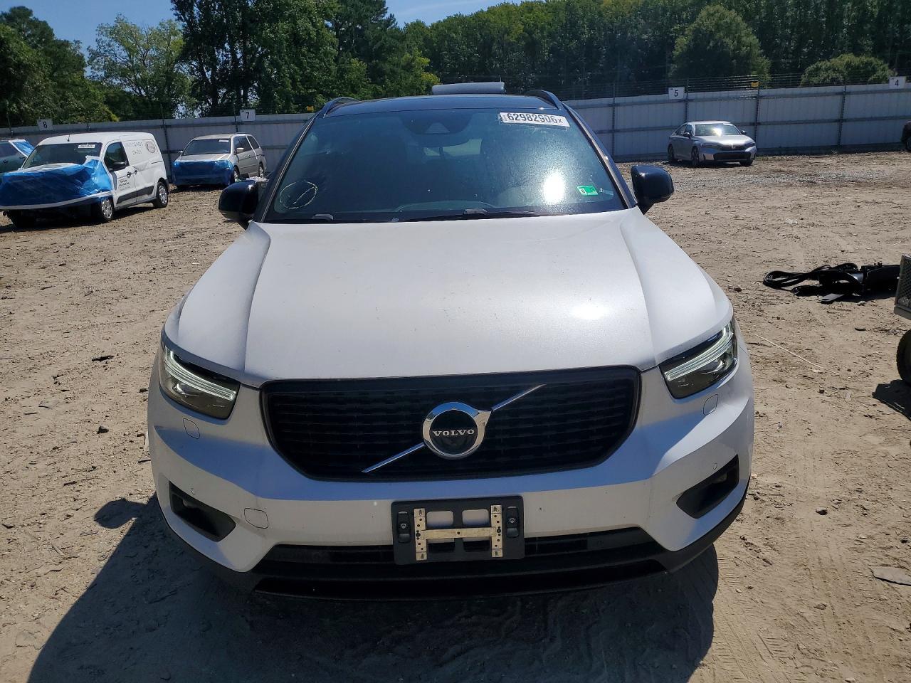 2022 Volvo Xc40 T5 R-Design - Фото 5