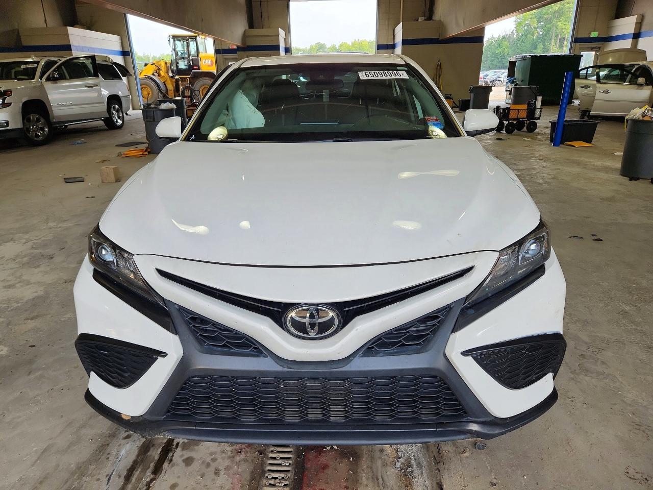 2024 Toyota Camry Se - Фото 5