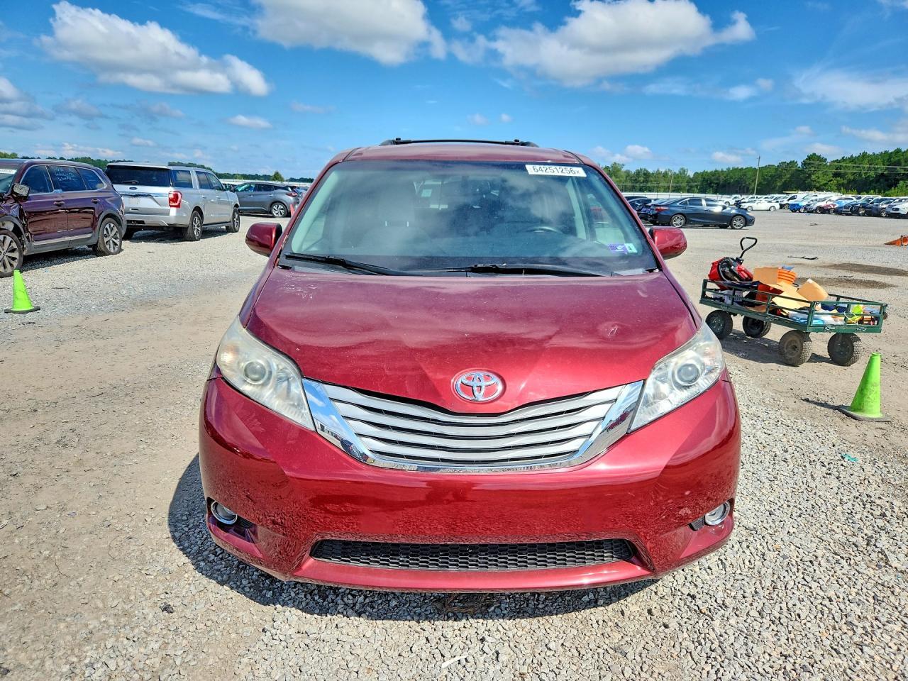 2017 Toyota Sienna Le - Image 5