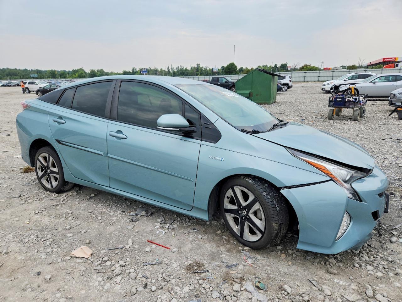 2016 Toyota Prius Three Touring - Фото 4