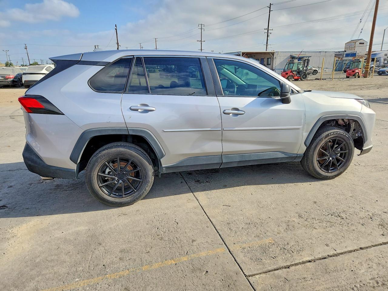 2022 Toyota Rav4 Le - Image 3