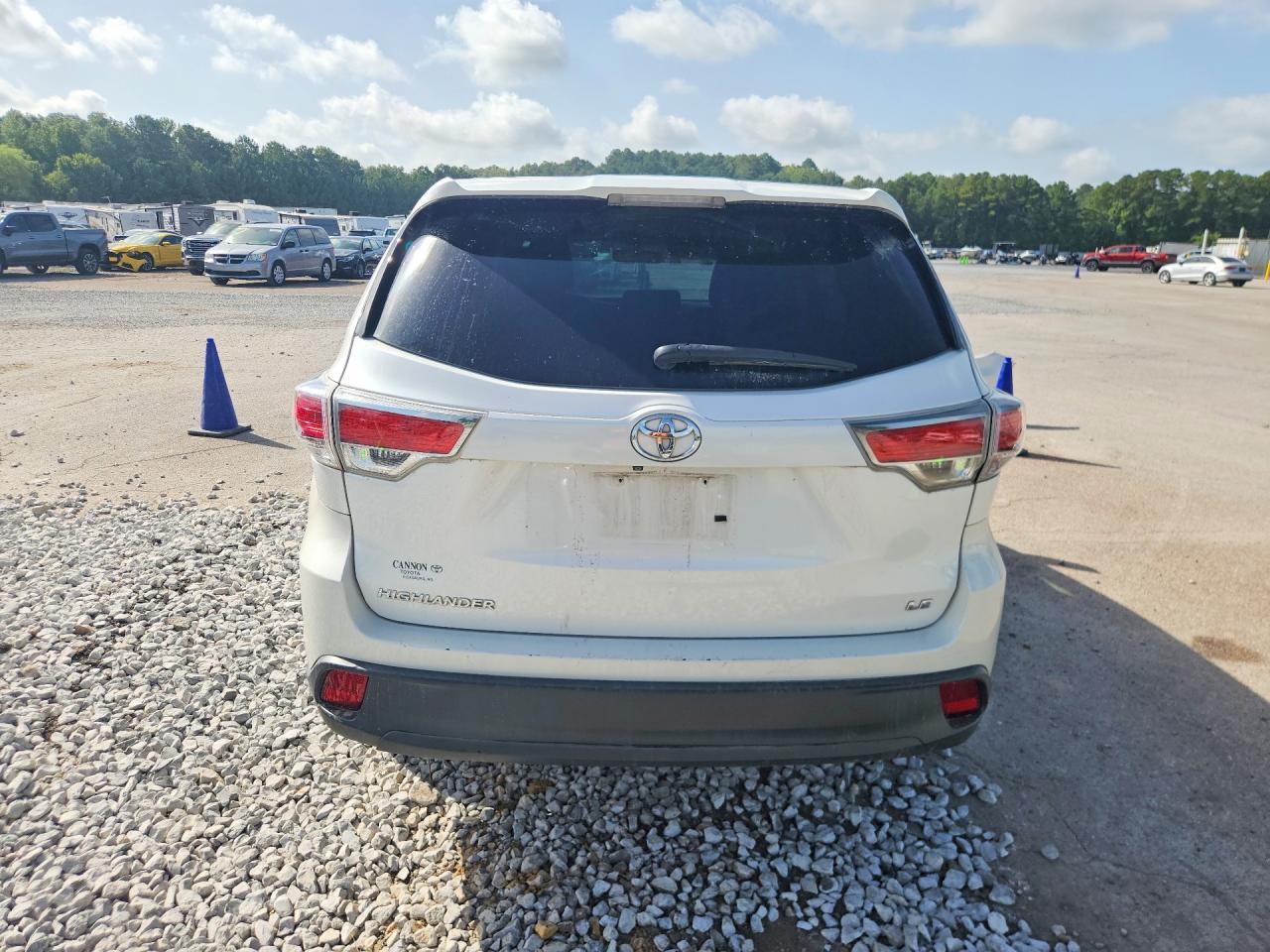 2015 Toyota Highlander Le - Image 6