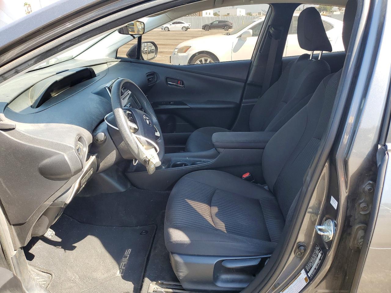 2017 Toyota Prius Two - Фото 7