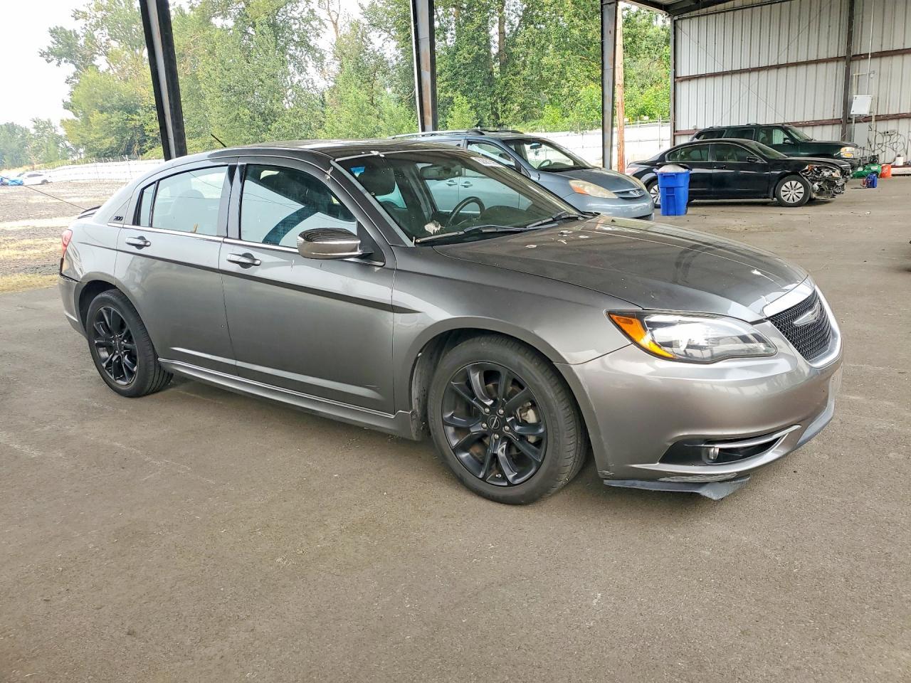 2013 Chrysler 200 Limited - Image 4