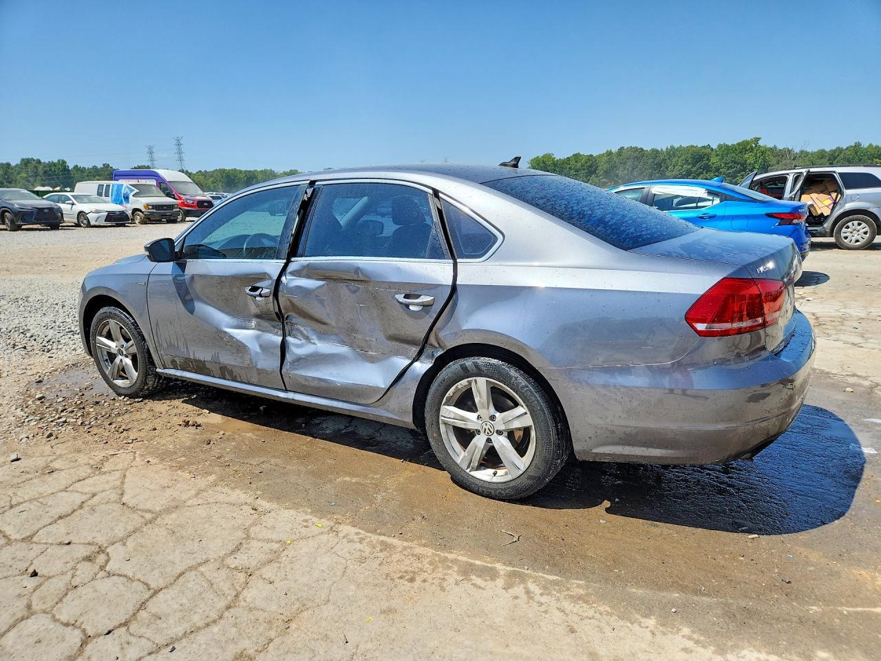 2015 Volkswagen Passat S - Фото 2