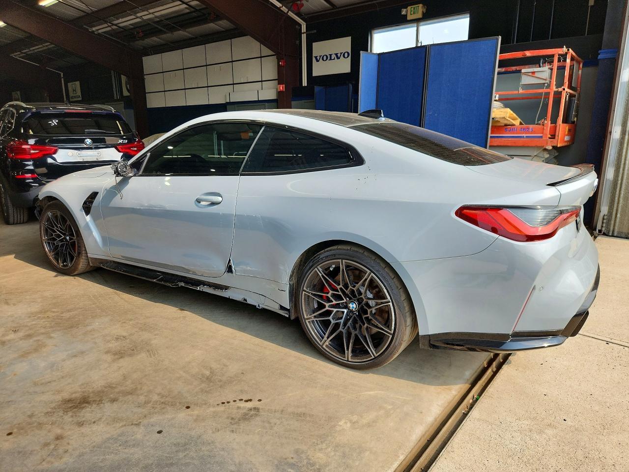 2022 BMW M4 Competition - Фото 2