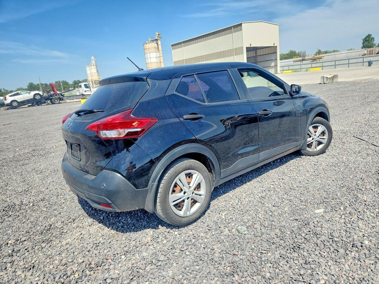 2020 Nissan Kicks S - Фото 3