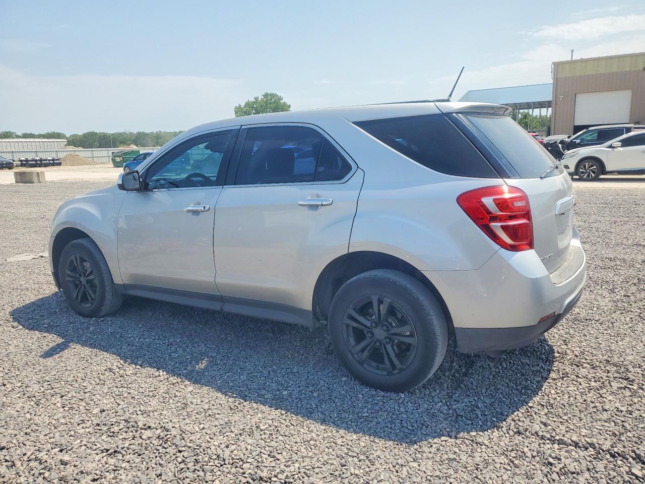 2017 Chevrolet Equinox Ls - Image 2