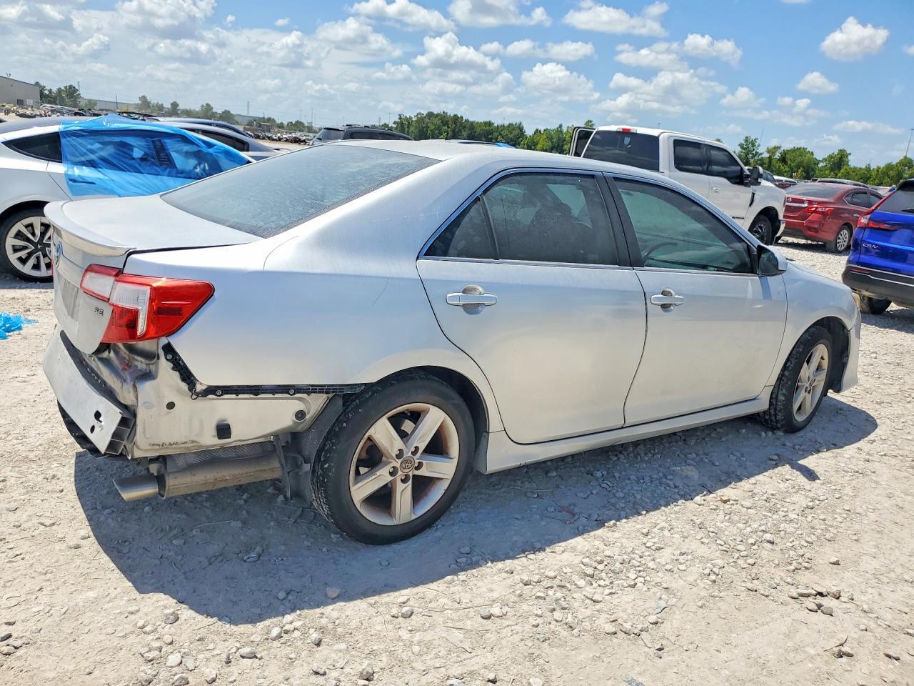 2014 Toyota Camry Se - Фото 3