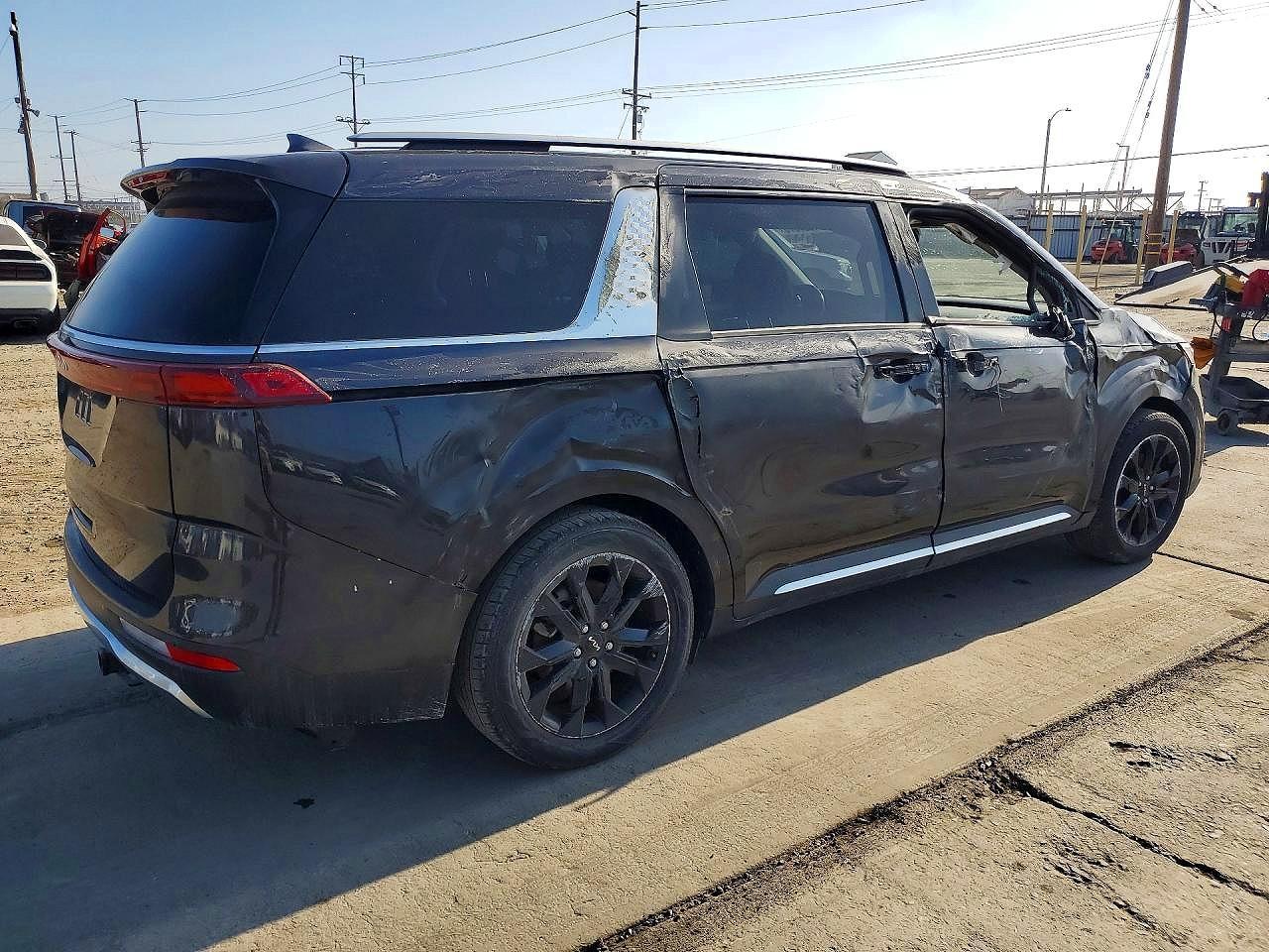 2022 Kia Carnival Sx Prestige - Image 3