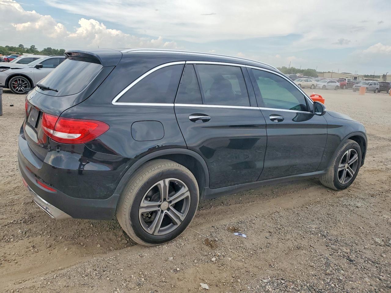 2017 Mercedes-Benz Glc 300 - Image 3