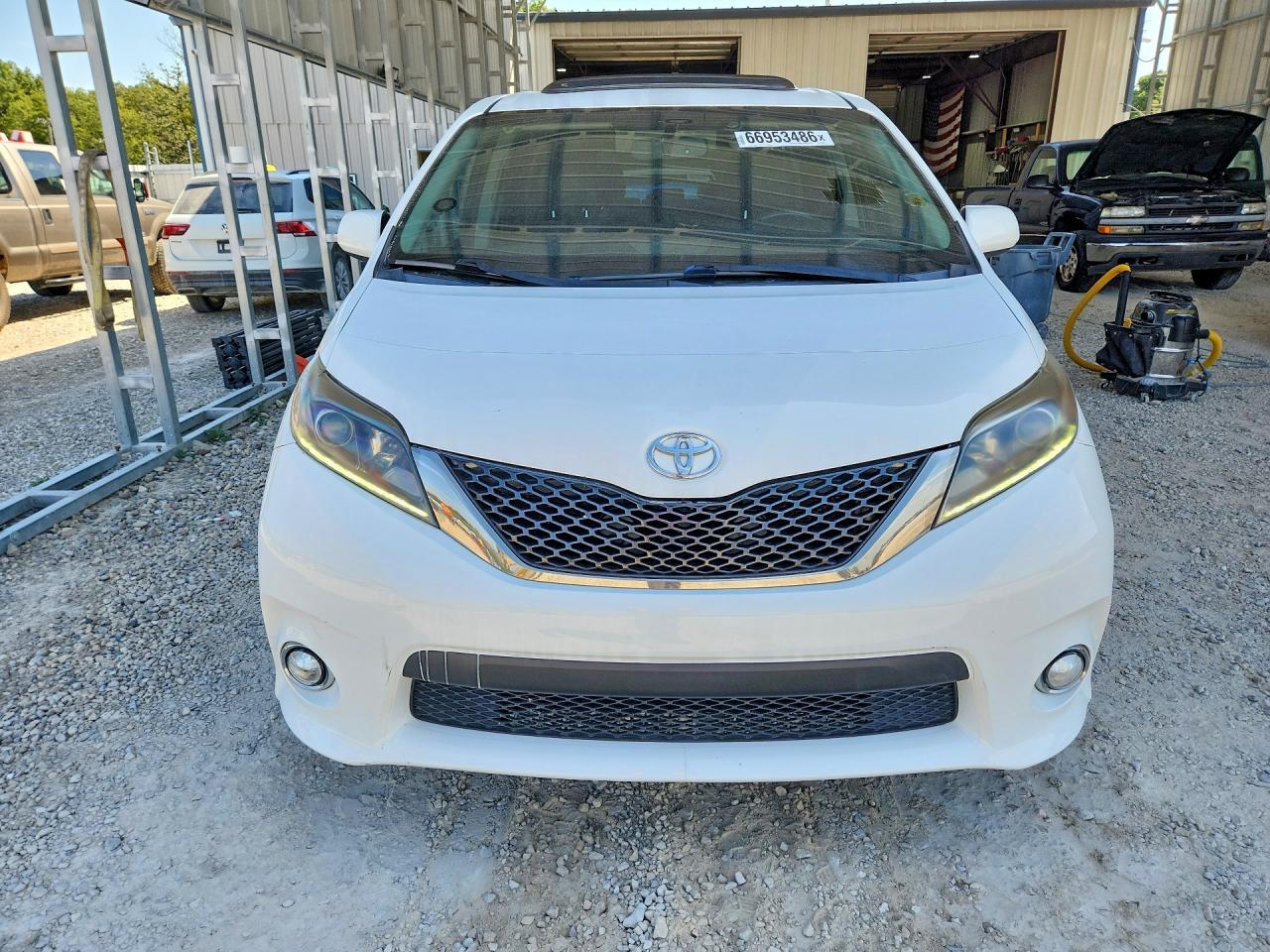 2017 Toyota Sienna Se - Фото 5