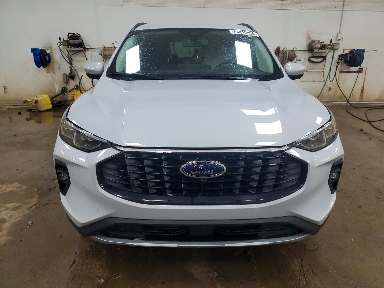 2025 Ford Escape Platinum - Image 5