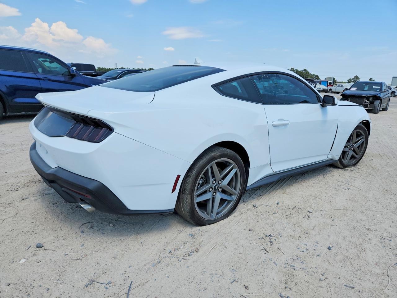 2025 Ford Mustang - Фото 3