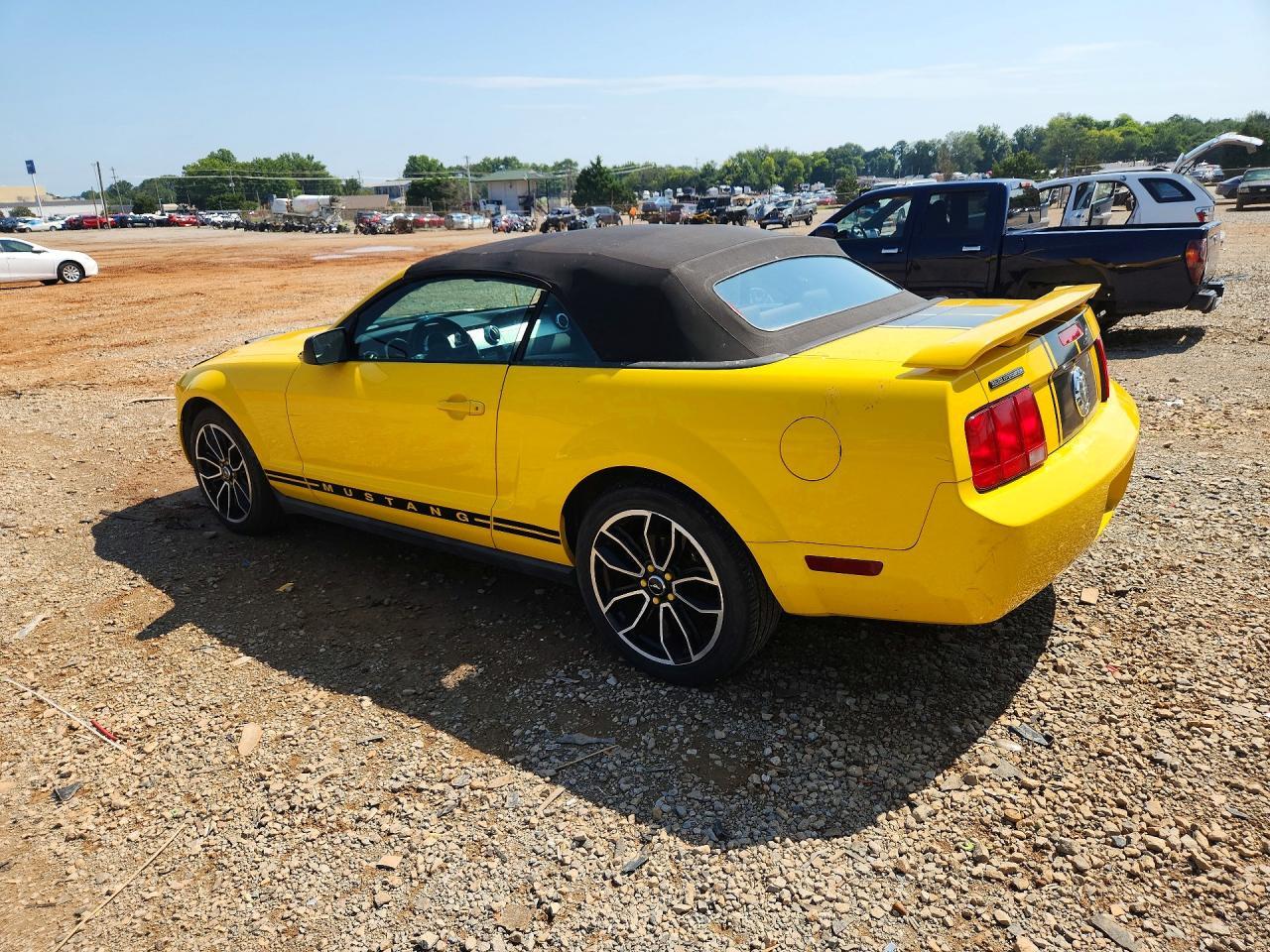 2006 Ford Mustang - Image 2