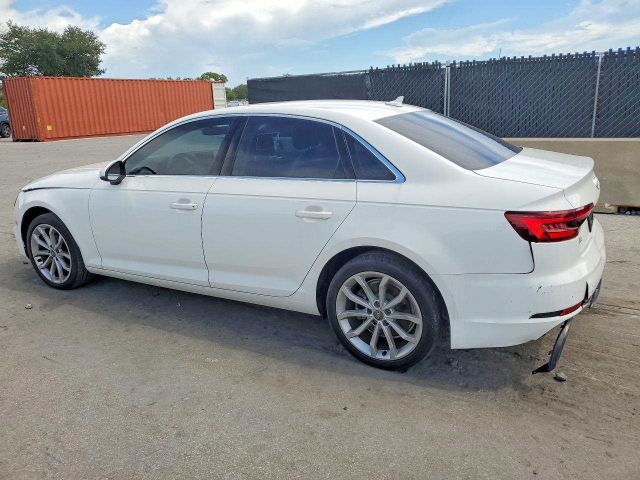 2019 Audi A4 Premium - Фото 2